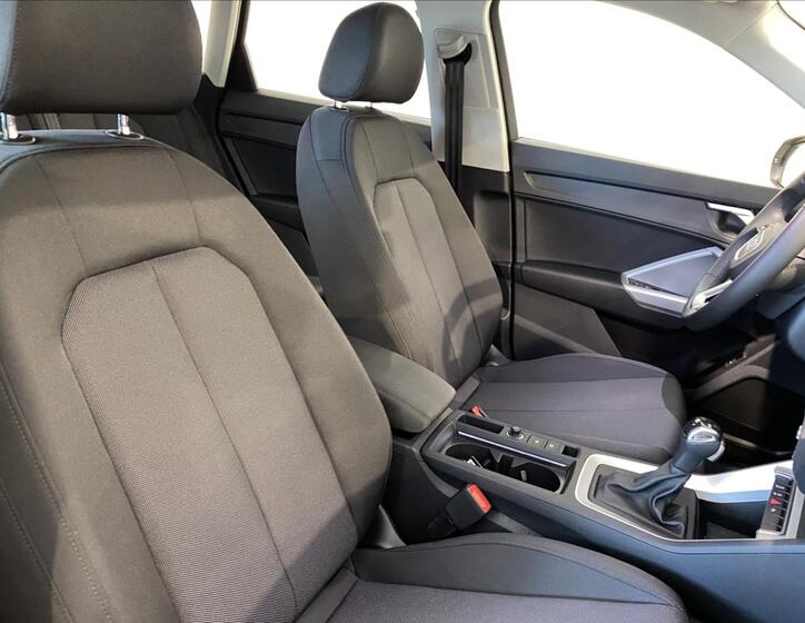 Audi Q3 8