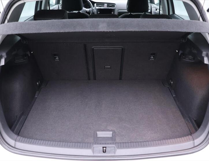 Volkswagen Golf 10