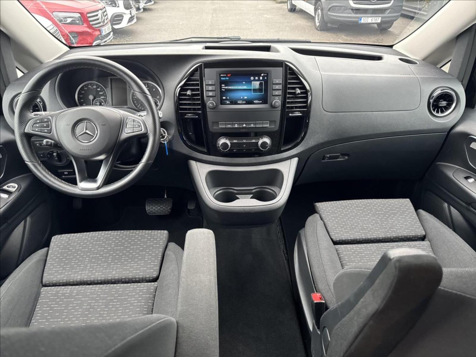 Mercedes-Benz Vito 9