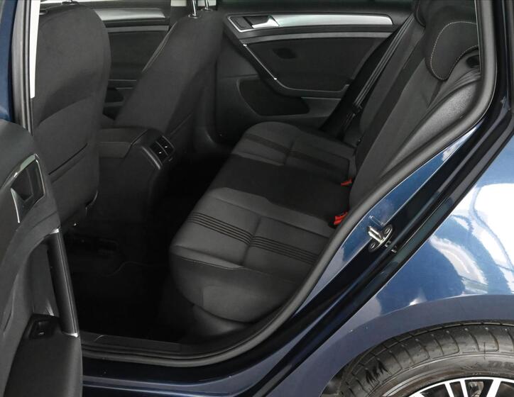 Volkswagen Golf 10