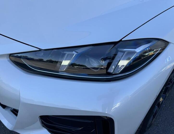 BMW i4 22