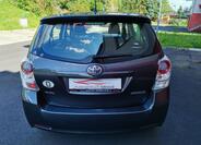 Toyota Verso 8