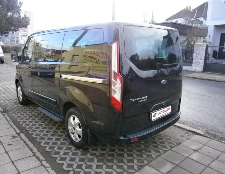 Ford Tourneo Custom 4