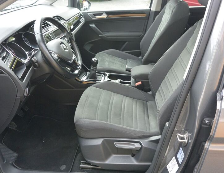 Volkswagen Touran 8