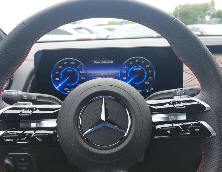Mercedes-Benz EQB 9
