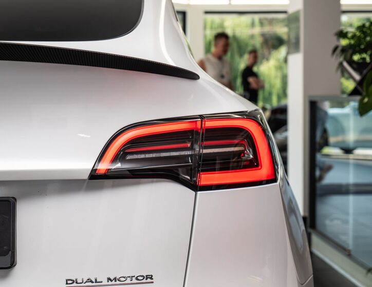Tesla Model Y 21