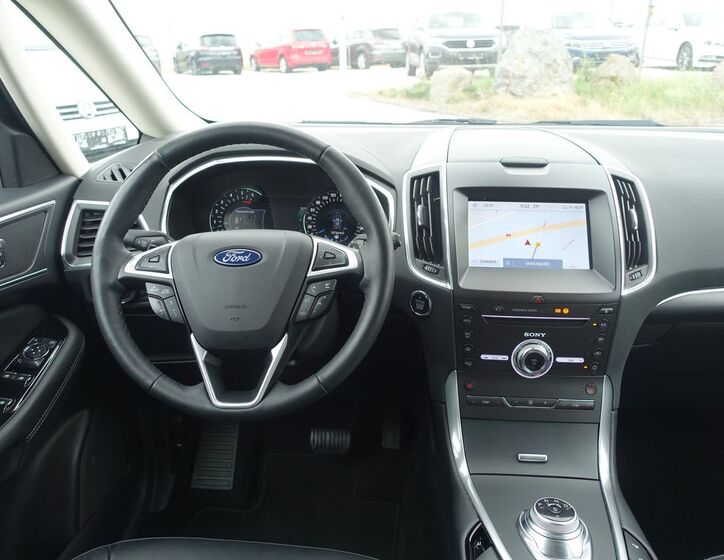 Ford Galaxy 9