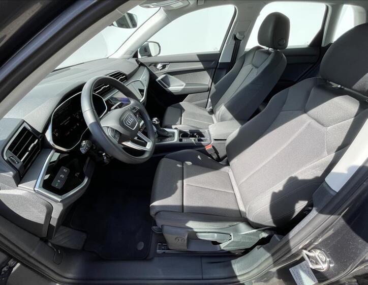 Audi Q3 4