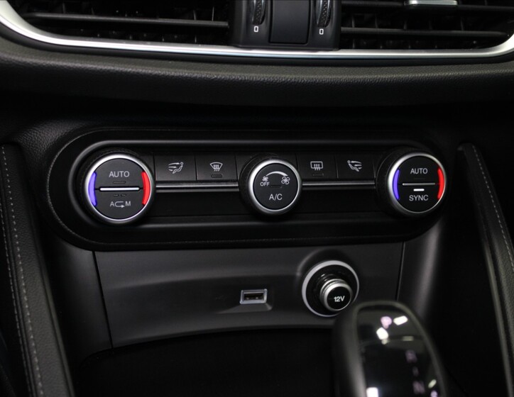 Alfa Romeo Stelvio 15