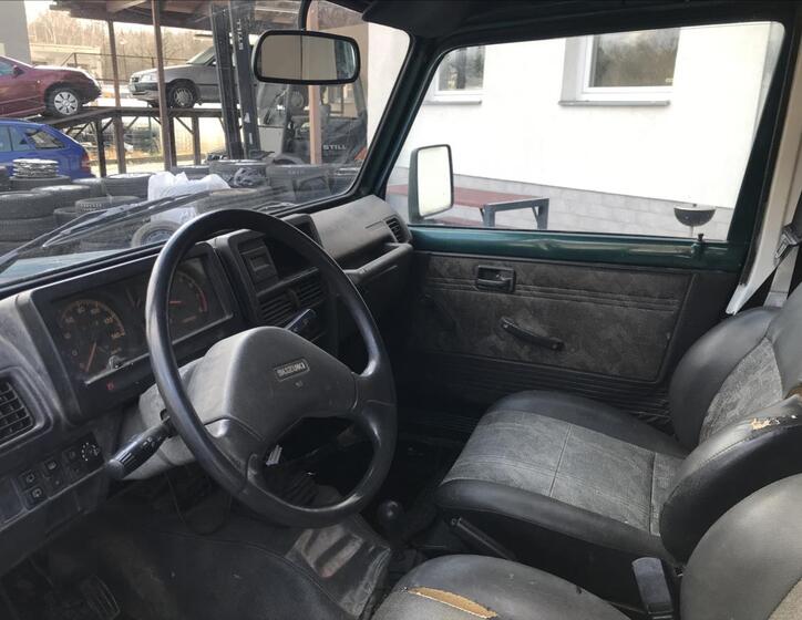 Suzuki Samurai 6