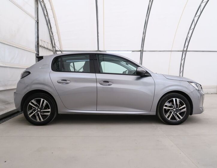 Peugeot 208 5