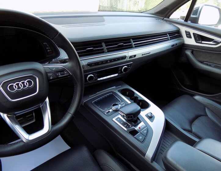 Audi SQ7 25