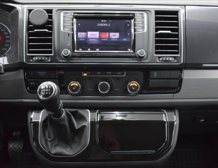 Volkswagen Multivan 16