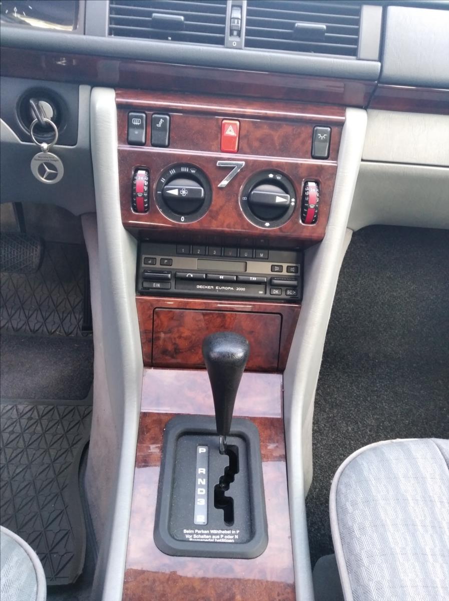 Mercedes-Benz 124