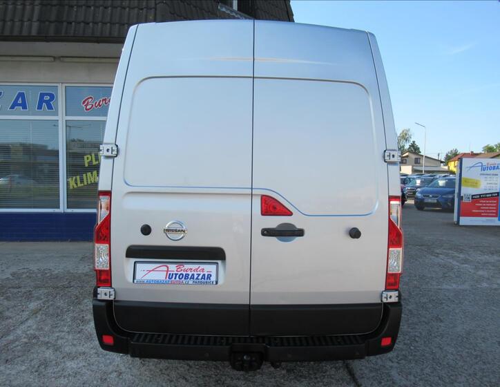 Nissan NV400 6