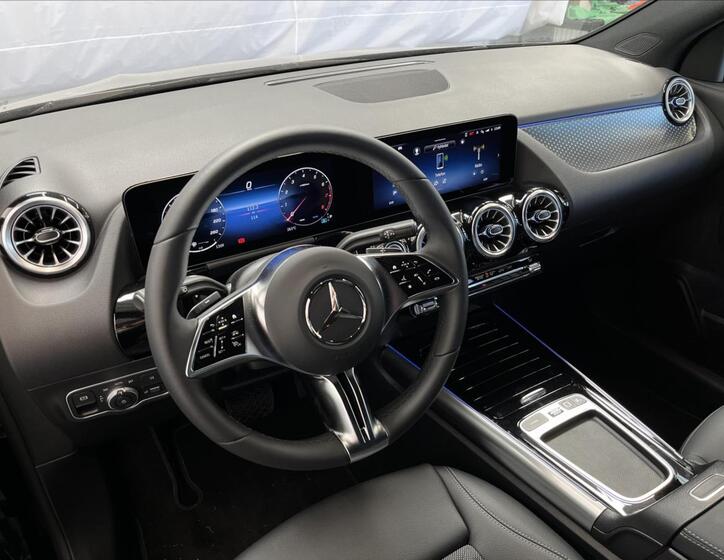 Mercedes-Benz GLA 9
