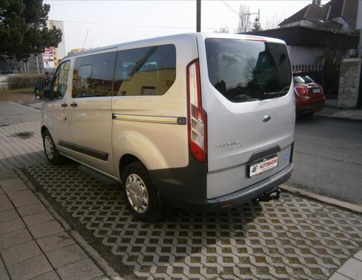 Ford Tourneo Custom 4