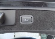 Jaguar XF 9