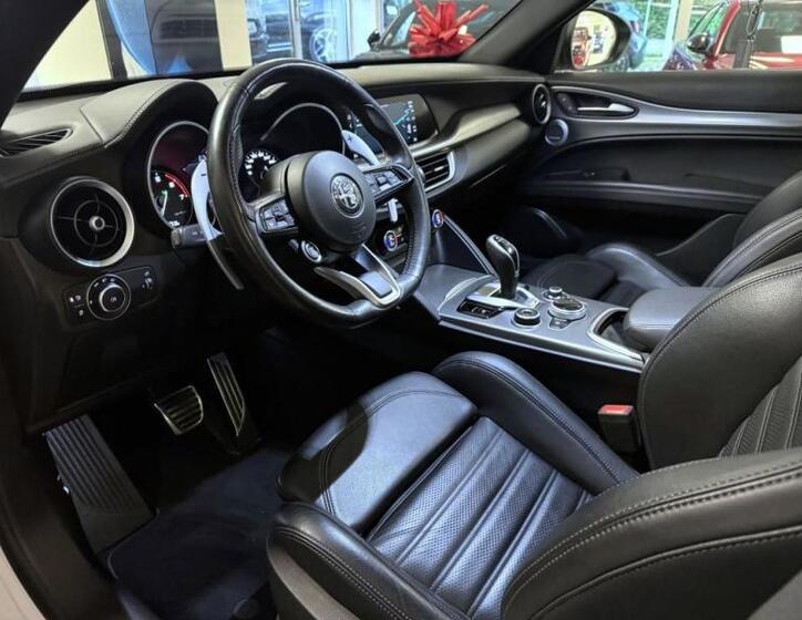 Alfa Romeo Stelvio 6