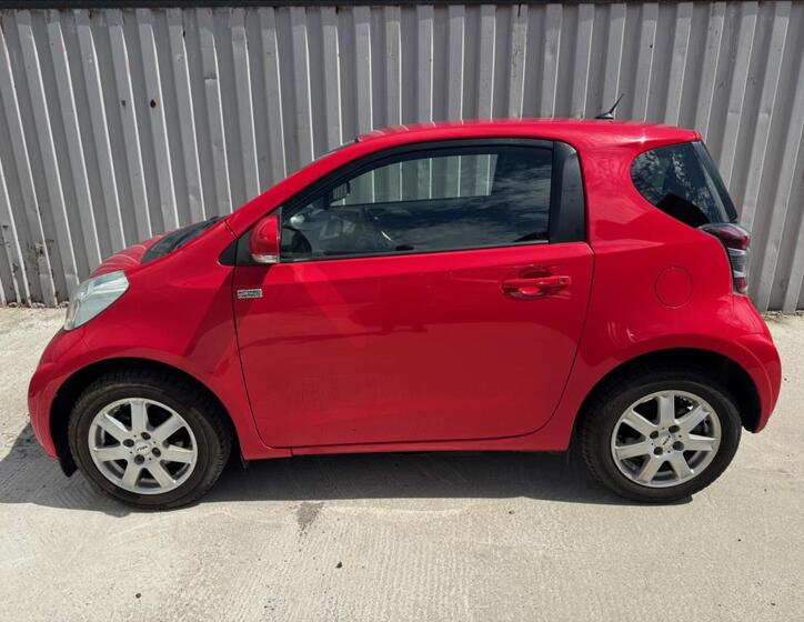 Toyota iQ 3