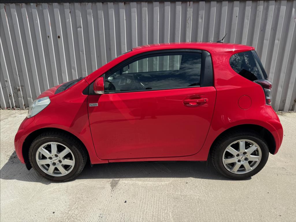 Toyota iQ