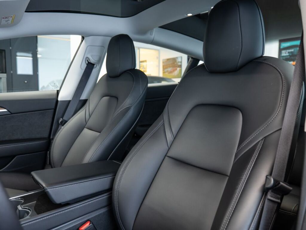 Tesla Model 3 8