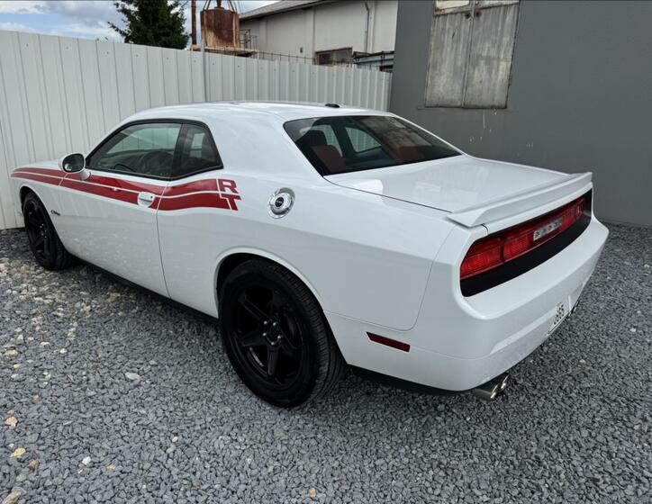 Dodge Challenger 12