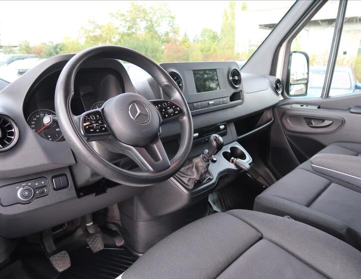 Mercedes-Benz Sprinter 9