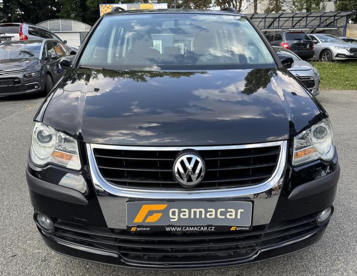 Volkswagen Touran 1