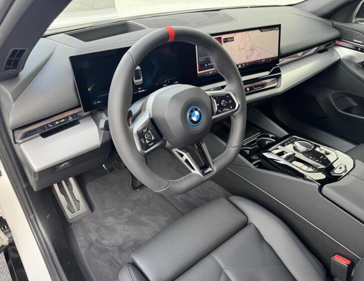 BMW i5 5