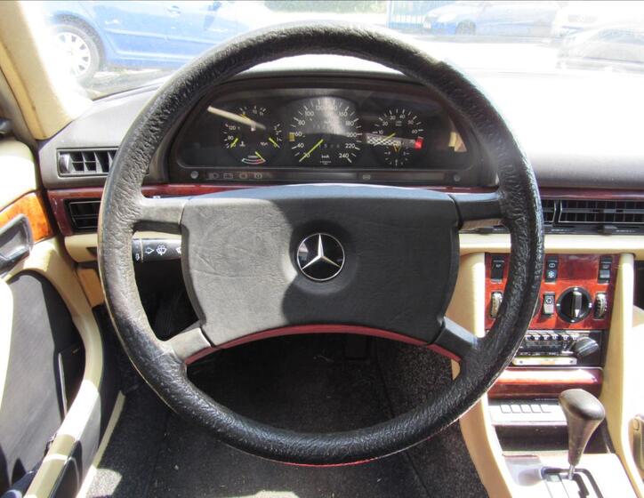 Mercedes-Benz 126 12