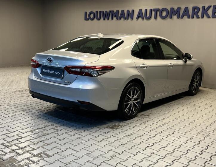 Toyota Camry 2