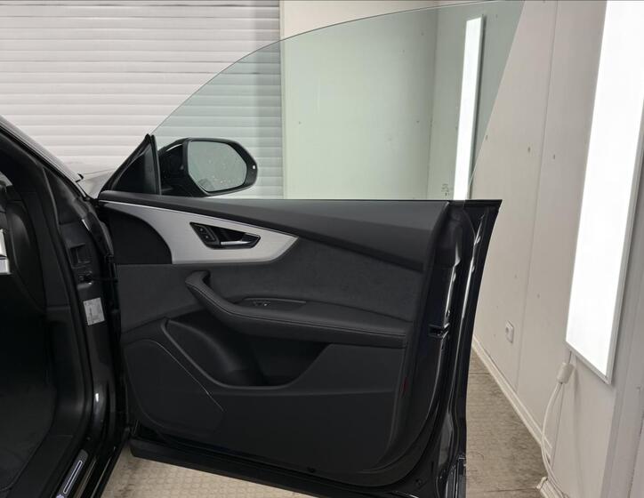 Audi Q8 35