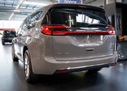 Chrysler Pacifica 2