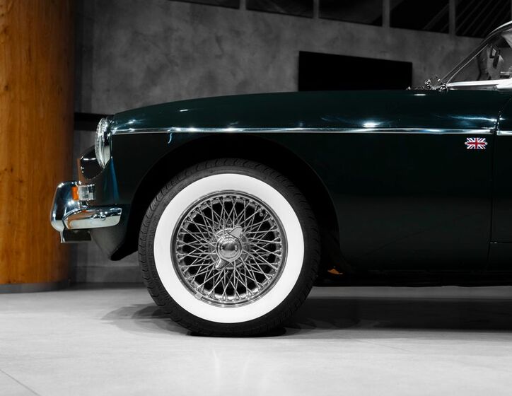 MG MG 8