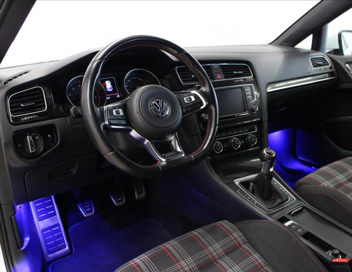 Volkswagen Golf 10