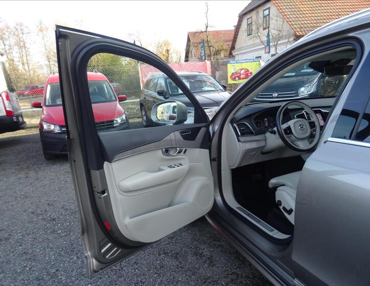 Volvo XC90 29