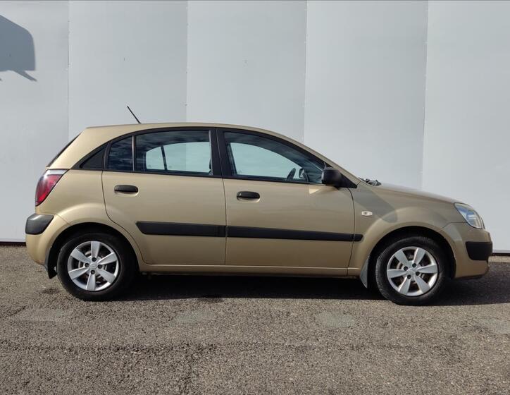 KIA Rio 17