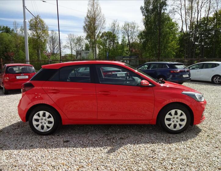 Hyundai i20 8