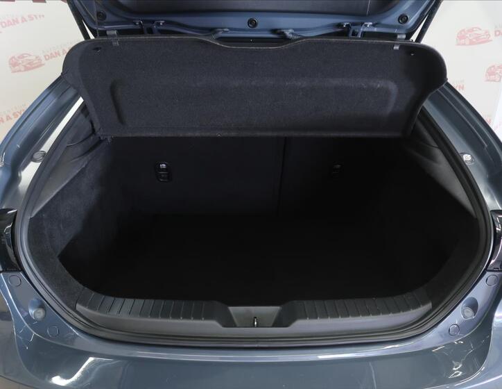 Mazda 3 8