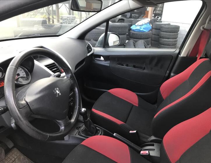 Peugeot 207 10