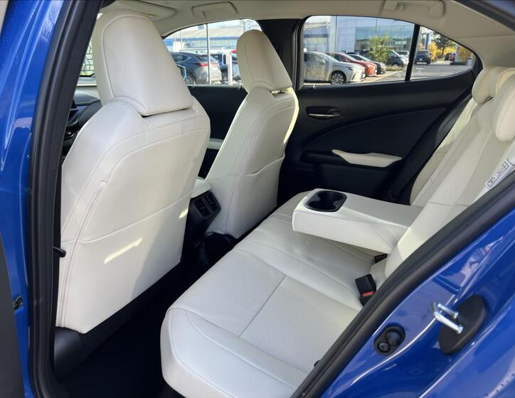 Lexus UX 250h 12