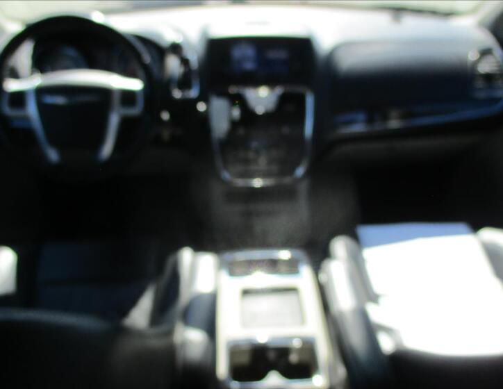 Chrysler Town & Country 14