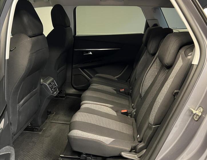 Peugeot 5008 8