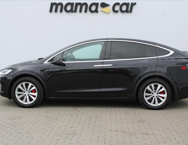 Tesla Model X 4