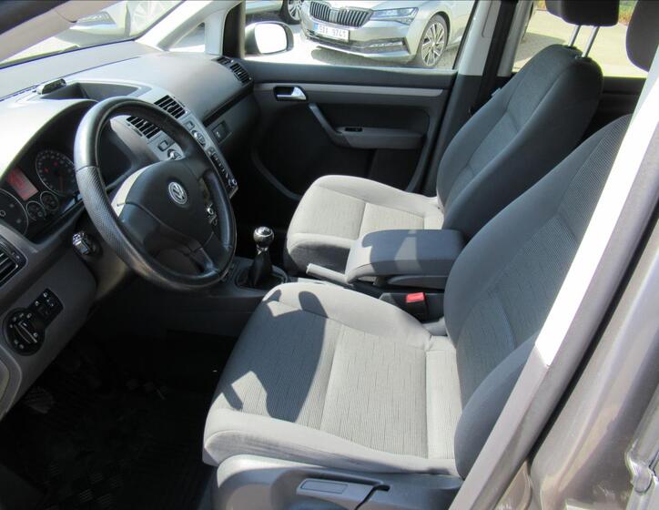 Volkswagen Touran 9
