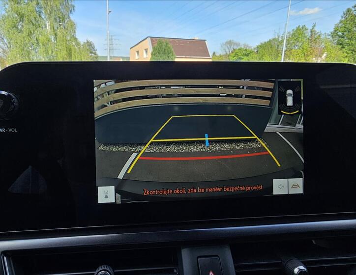 Lexus UX 300h 12