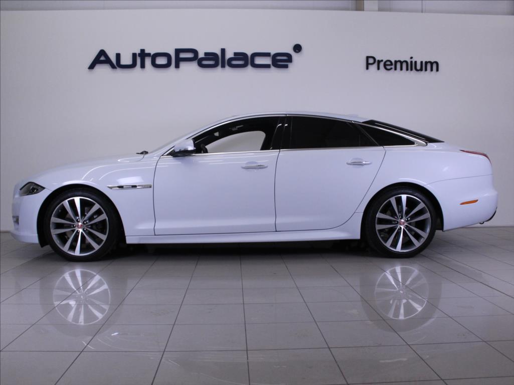 Jaguar XJ