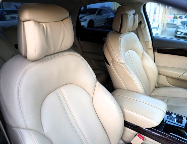 Audi A8 32