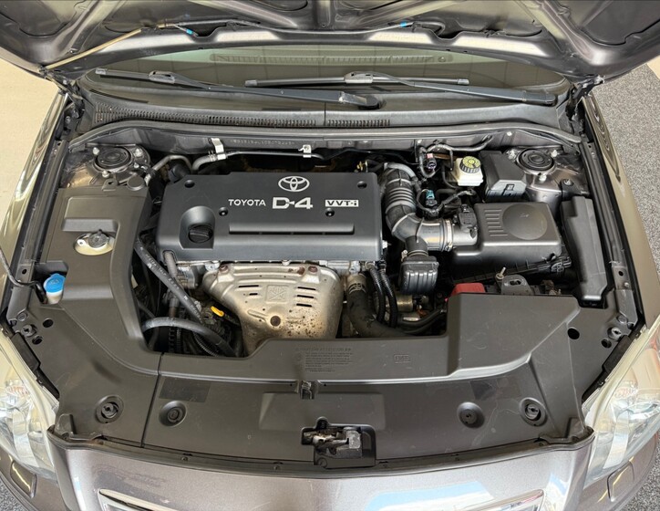 Toyota Avensis 23